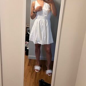 Elegant White Sleeveless Dress